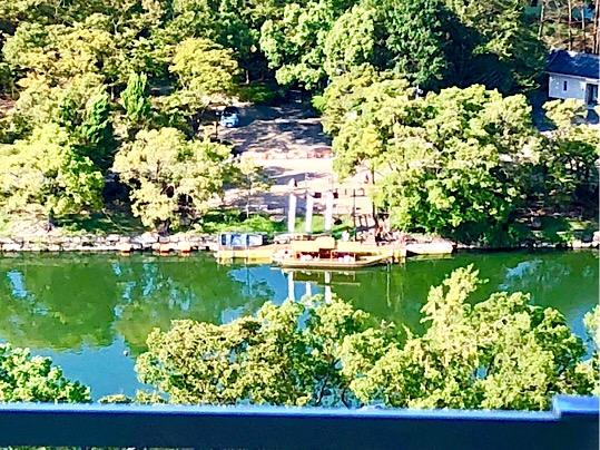 DD30CAB6-9C85-4C37-BF6B-1297A0AF4282